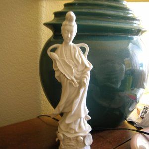 Statue Kwan Yin Goddess of Compassion